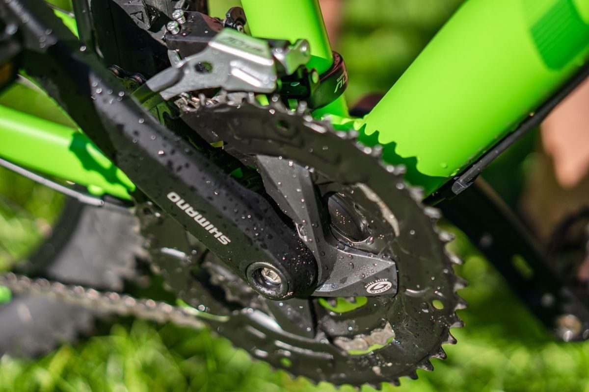 Bielas Shimano en una bicicleta de montaña